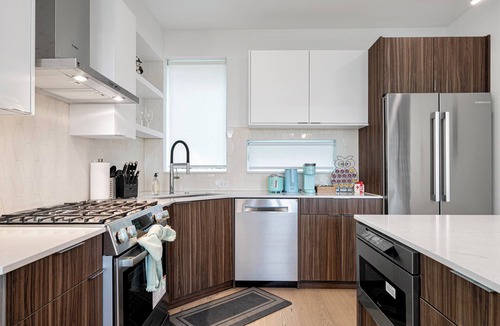 North Queen Anne House | Bright Modern 4B3B Townhome with Roof Top & LakeView