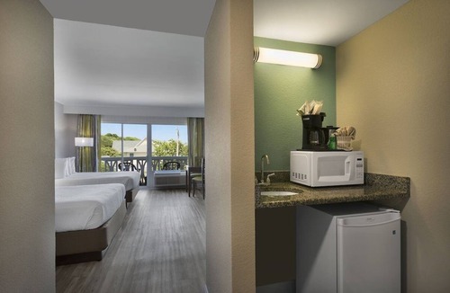 Myrtle Beach Resort | Bright Ocean View Room Near Boardwalk, Pool & Dining – Myrtle Beach