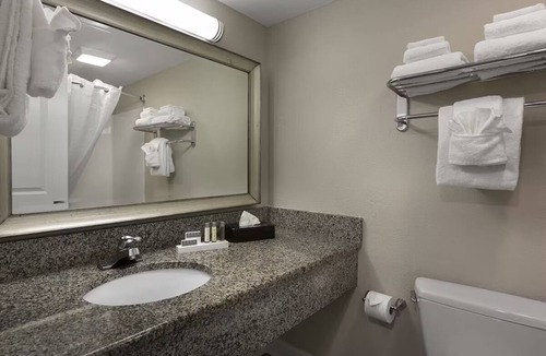 Myrtle Beach Resort | Bright Ocean View Room Near Boardwalk, Pool & Dining – Myrtle Beach