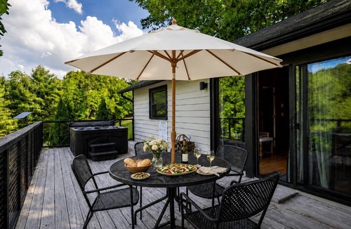 Scaly Mountain Cabin | Cabin on 20 acres, hot tub, fireplace just outside of Highlands @Fire Mountain.