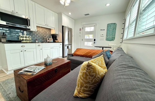 Sandalwood Cottage | Canary Palm Cottage: Tropical Comfort & Peaceful Living in Jacksonville