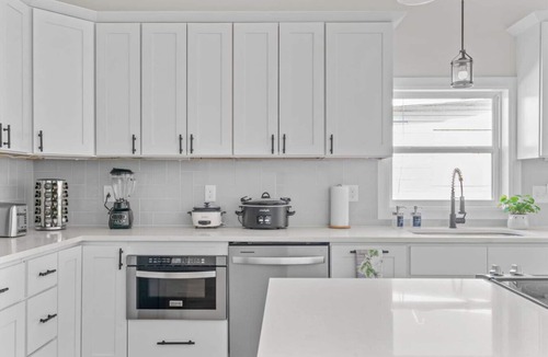 Durham House | Casa Verde, Walk to Duke & Sarah P. Gardens