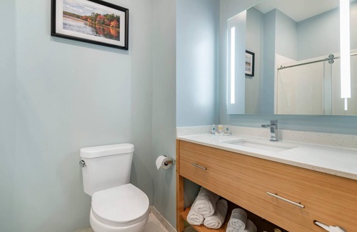 South Portland Hotel | Casco Bay Hotel Portland Airport - Maine Mall, an Ascend Collection Hotel