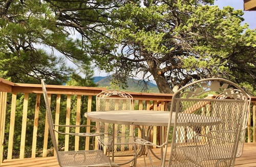 Canada de los Alamos Cabin | Celestial grandeur awaits you at Singing Nail Cabin Santa Fe National Forest