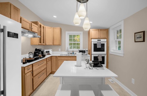 Graham House | Charming 3BR/2BA Sleeps 6 in Graham, NC has everything you need!