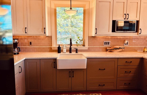 Raymond Cottage | Charming 4-bedroom cottage with AC, WiFi on Little Sebago Lake waterfront