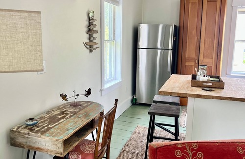 Tenants Harbor Apartment | Charming Apartment Retreat Overlooking the Water. Gallery next door!