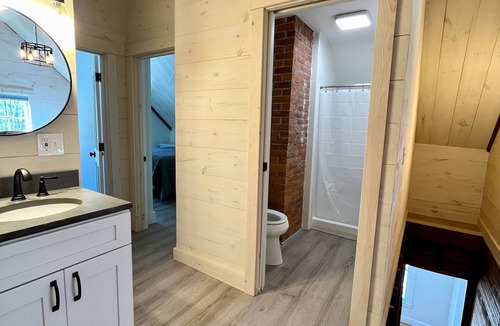 Bethel Other | Charming farmhouse on outskirts of Bethel Village