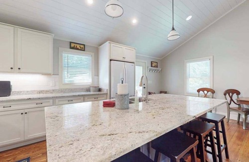 Flat Rock House | Charming Getaway w/Luxe Interior & Screened Patio - Near Attractions
