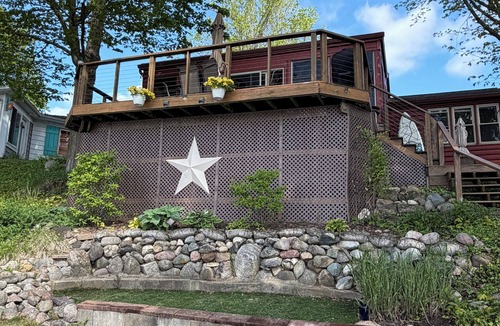 Howe House | Charming Lake Front home on private lake 3BR kayaks, swimming, boating