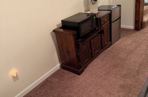 Blue Ridge Summit Apartment | Charming Mountain Top Suite. Minutes from Ski Liberty and Gettysburg.
