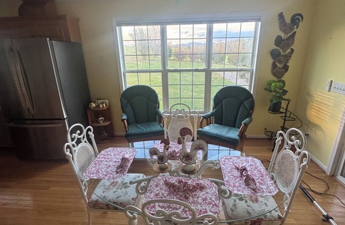 Hendersonville House | Charming mountain home in Hendersonville in a country like setting.