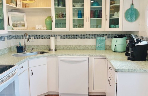 Kitty Hawk Cottage | Charming Outer Banks Cottage with Stunning Ocean Views - Hot Tub - Walk to Beach