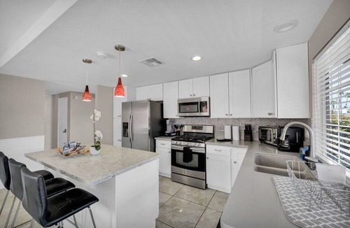 Paradise House | Charming Single-Story Oasis: Pool + Hot Tub Near UNLV & Airport