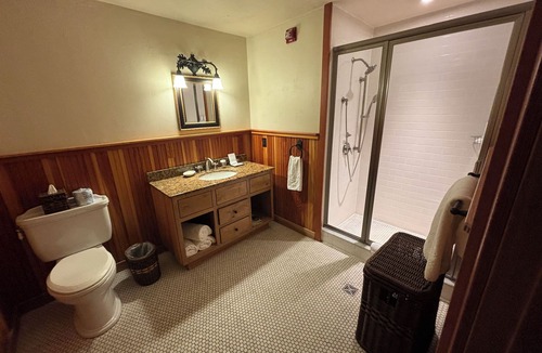 Lake Placid Cabin | Charming spacious 2-bedroom lodge in peaceful Lake Placid with WiFi and Spa