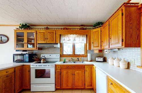 Boothbay Harbor House | Charming Water View Home Overlooking Mill Cove with a Large Deck - Near Town