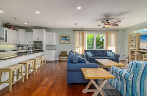 Siesta Key House | "CHATEAU du SOLEIL" SINGLE Family Home 1-1/2 Blocks to Beach Private Pool