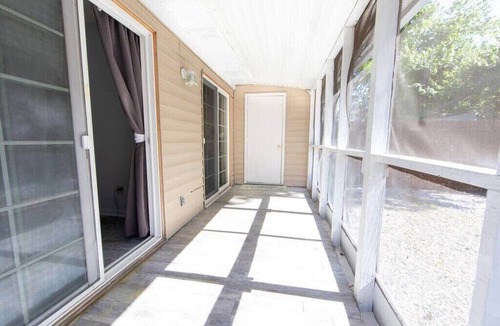 Northwest House | Cheerful 2 Bedroom Home near Virginia Wesleyan