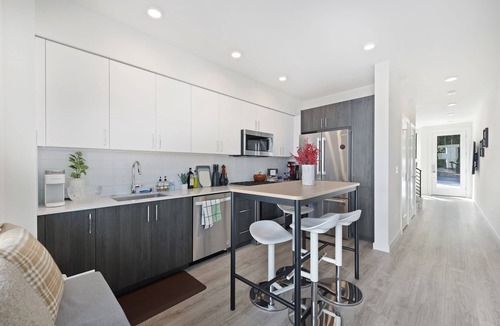 Windermere House | Cheerful 3-bedroom New Townhouse near UW/Seattle Children's, Free Parking, AC