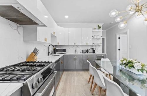 McGinley Square House | Chic 3BR-4BD-3Bath Oasis with Backyard Near NYC