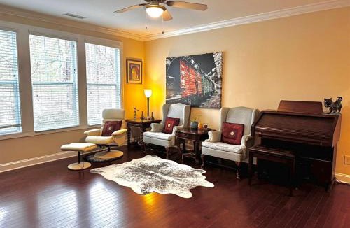 Cary Apartment | Chic & Bright Cary Home Prime Location, Sleeps Well