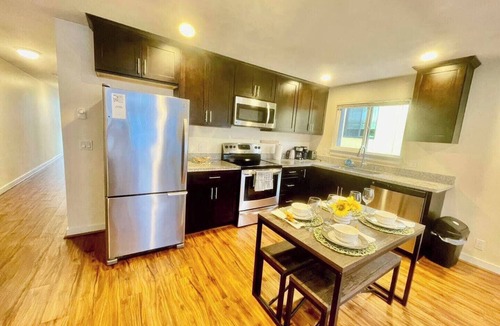 West Queen Anne House | Chic & Cozy 2BR/2BA in Queen Anne Comfortabl Stay