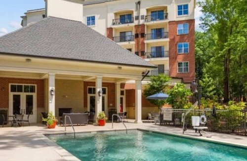 Barclay Downs Apartment | Chic studio with fitness room and WiFi in fabulous Charlotte