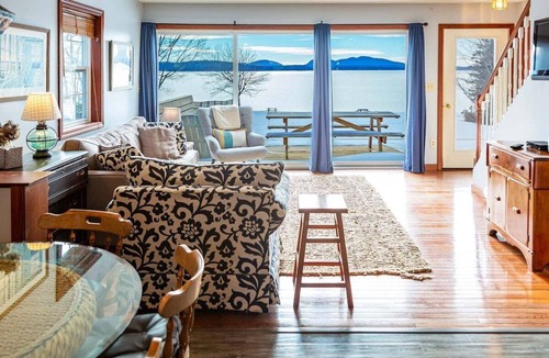 Trenton House | Chickadee Bay House- Oceanfront!