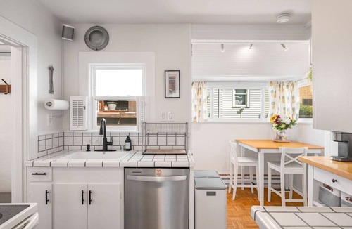 Roosevelt House | City Oasis: Office, Yard & BBQ - Mins to Light Rail Station