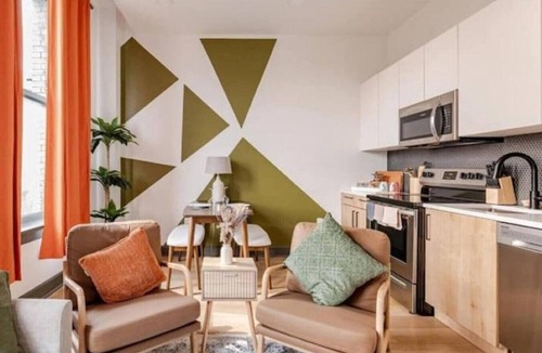Central City Apartment | City Views. Downtown Bham. Rooftop. Gym. Parking