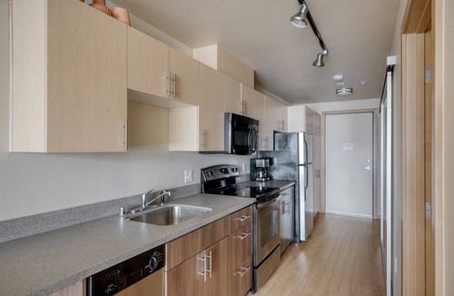 Lower Queen Anne Apartment | Classic Queen Anne 1BR w/Gym, W/D, Lounge & Roof Deck, by Blueground