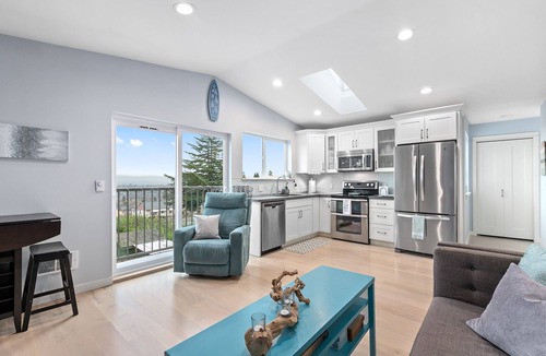 Genesee House | Coastal View Home - Newly Remodeled. Water Taxi Ride Away to see the WORLD CUP!
