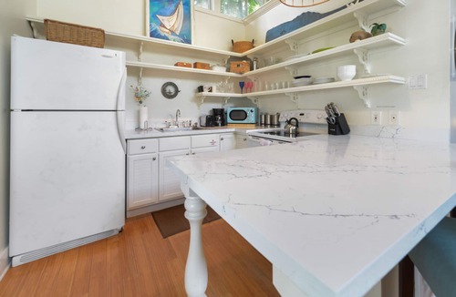 Old Town Cottage | Colony Poolside: A charming bungalow near Duval Street