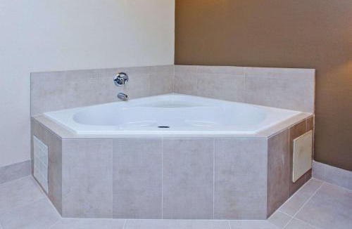 Blairsville Hotel | Comfort Inn Blairsville Butternut Creek