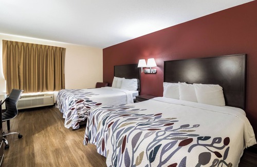 Murfreesboro Hotel | Comfortable & Affordable Stay w/Free Parking Near I-24, Stones River Mall
