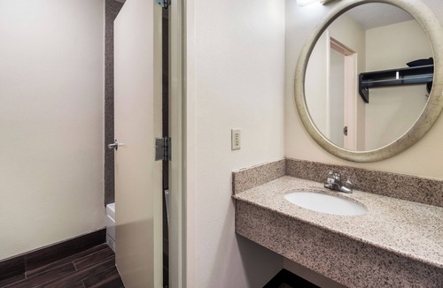 Murfreesboro Hotel | Comfortable & Affordable Stay w/Free Parking Near I-24, Stones River Mall