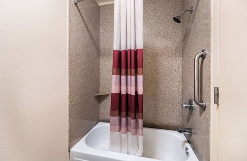 Murfreesboro Hotel | Comfortable & Affordable Stay w/Free Parking Near I-24, Stones River Mall