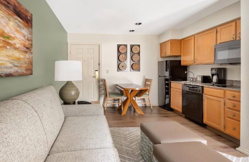 Northeast Santa Fe Hotel | Comfortable Suite Ideal for Exploring Downtown Santa Fe – Walkable Locale