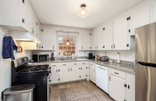Charlotte House | Comfy cozy laid back cottage