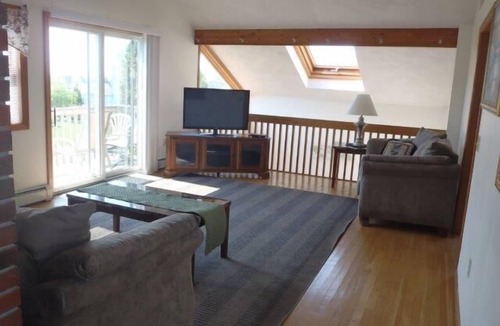 Eastward Look House | Contemporary 5 Bedroom Home .Easy walk to the beach. Central air