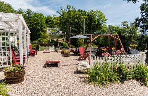 Wolfeboro Apartment | Cottage 10 - King Bed Child Loft w Twin Private Bath Kitchenette Pets Allowed Fee applies