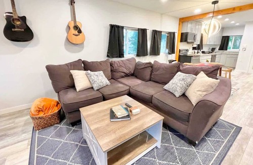 White Center House | Cozy 2BR Upper Unit Near Airport & Seattle DT