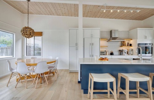 Stinson Beach House | Cozy 3BR by the lagoon w/hot tub