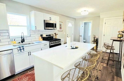 Northeast South Bend House | Cozy 4BD - Backyard Retreat - 3mins to Notre Dame