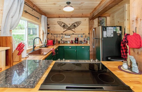 Hague Cabin | Cozy Cabin w/hot tub, 2 mi from Lake George, 24 acres, fireplace
