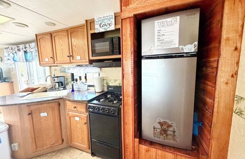 Hampstead House | Cozy camper in charming Hampstead just 5 miles from Topsail Island