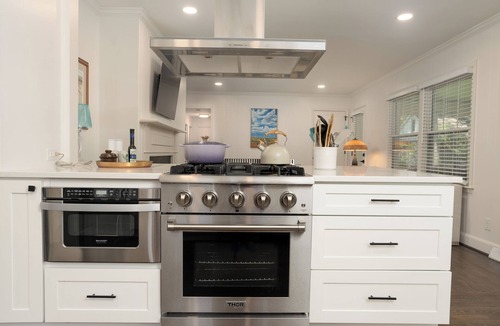 Green Valley House | Cozy family-style home, close to Gardens, Friendly Center and Downtown.