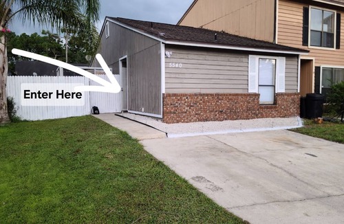 Wesconnett House | Cozy Timuquana Townhome Private Yard & Parking Family and Pet-friendly