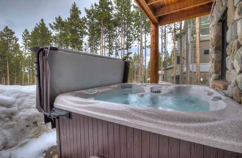Timber Trail House | Custom Log Home - True Ski-in/Ski-Out - Secluded & Beautiful!