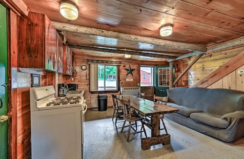 Solon Cabin | Delightful cabin with WiFi in charming Solon, 12 beds